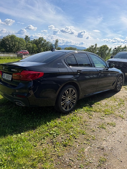 BMW 530e 3 of 5