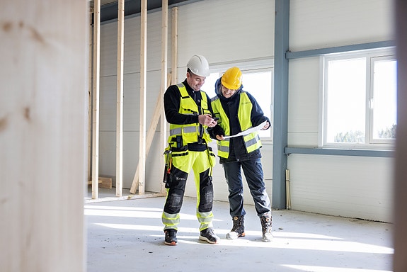 Vi har flere faste kunder og utfører alt innen service og ombygging.