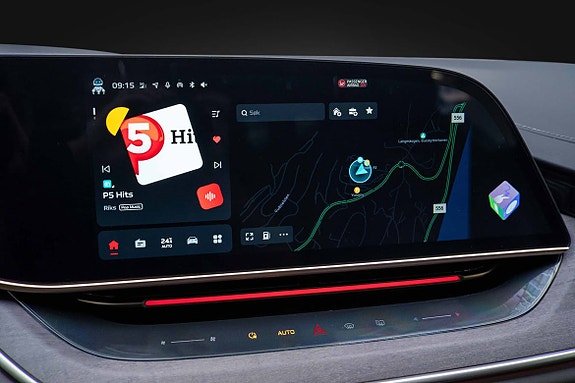 Stor og oversiktilg infotainmentskjerm