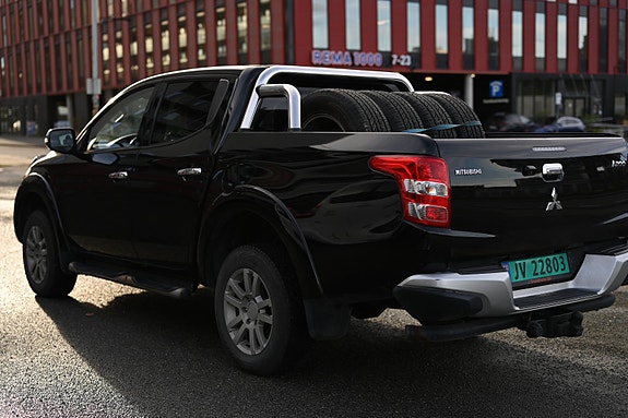 Mitsubishi L200 2 of 5