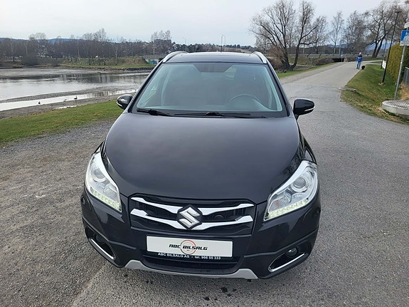 Suzuki SX4 S-Cross 2 of 5