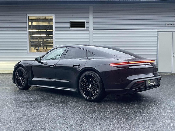 Porsche Taycan 4 of 5
