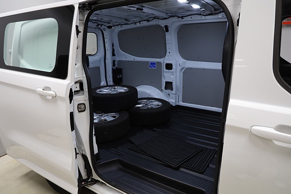 Ford Transit Custom 11 of 12