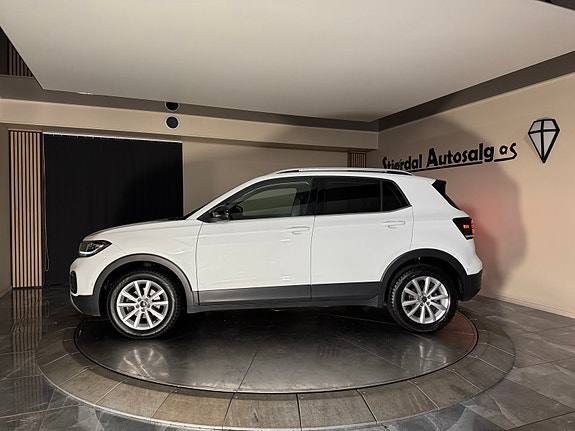 Volkswagen T-Cross 2 of 5