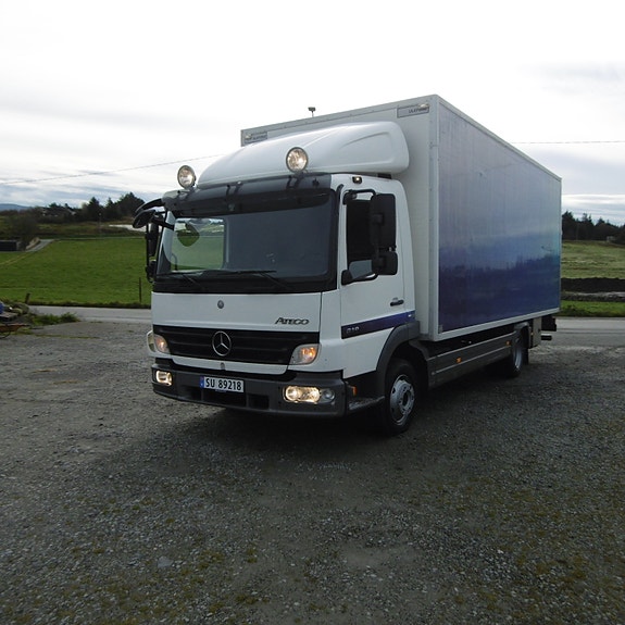 Mercedes-Benz Atego 818 4,2L 177HK Skapbil med lift Lav km Ny EU service tatt.