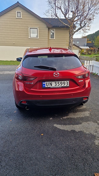Mazda 3 4 of 5