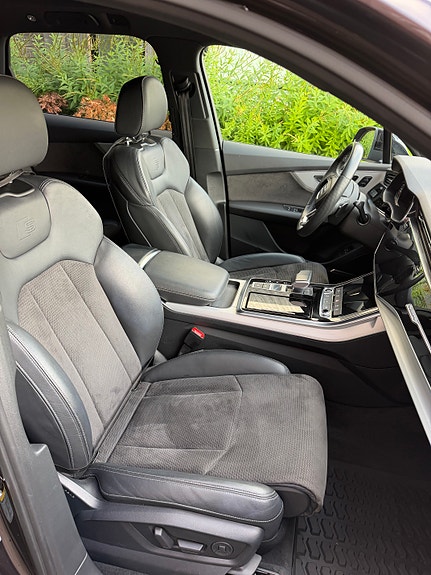 Audi Q7 16 of 16