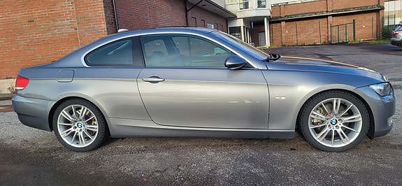 BMW 330Xi 8 of 30