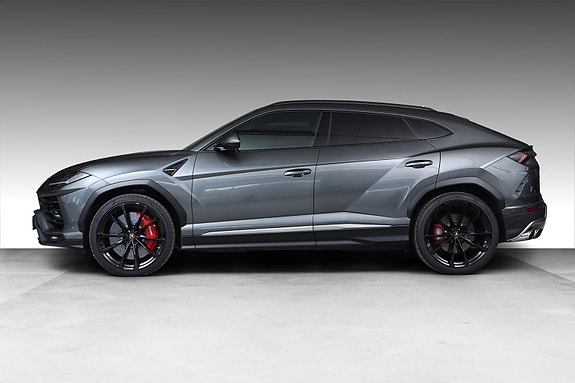 Lamborghini Urus 3 of 5