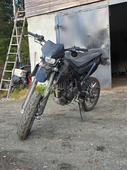 Aprilia SX 125 Super Motard 3 of 4