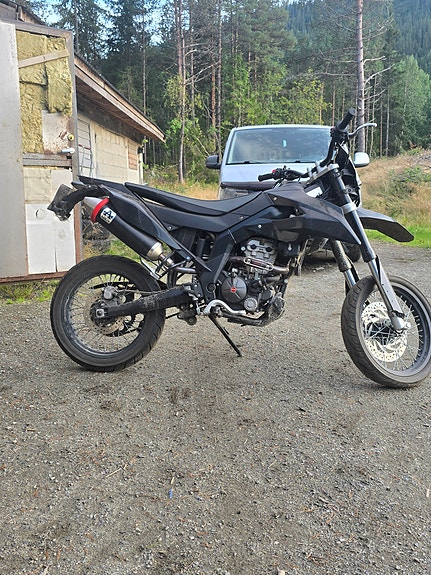 Aprilia SX 125 Super Motard 4 of 4