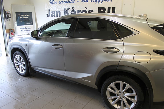 Lexus NX300h 2 of 5