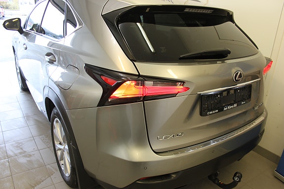 Lexus NX300h 3 of 5