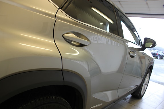 Lexus NX300h 5 of 5