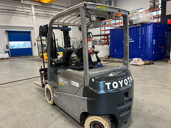 Toyota Traigo 35 3 of 6