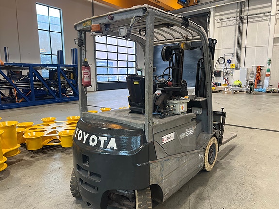 Toyota Traigo 35 2 of 6