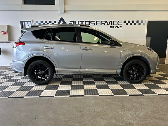 Toyota RAV4 2 of 5