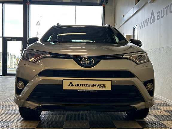 Toyota RAV4 4 of 5