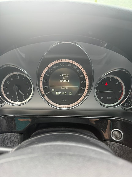 Mercedes-Benz E220 8 of 15