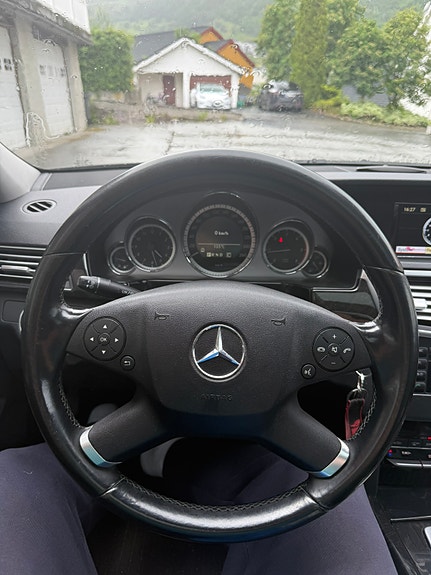 Mercedes-Benz E220 10 of 15