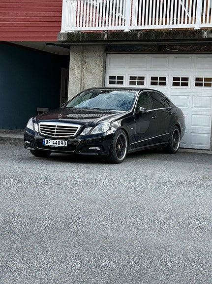 Mercedes-Benz E220 4 of 5