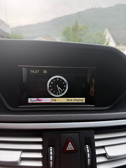 Mercedes-Benz E220 9 of 15