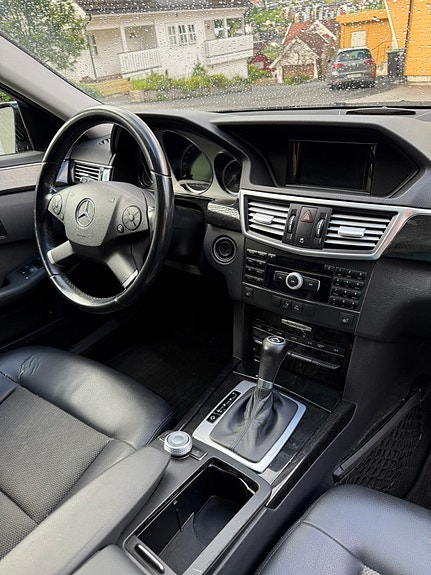 Mercedes-Benz E220 11 of 15