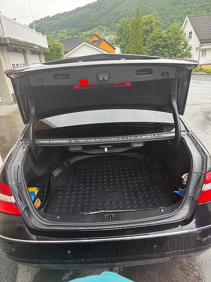 Mercedes-Benz E220 5 of 5