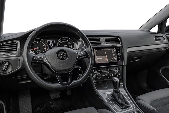 Volkswagen Golf VII 21 of 25