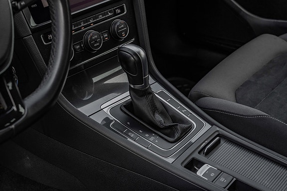 Volkswagen Golf VII 18 of 25