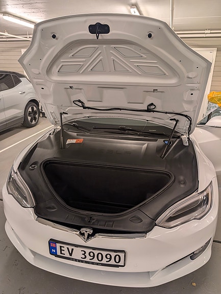 Tesla Model S 9 of 11