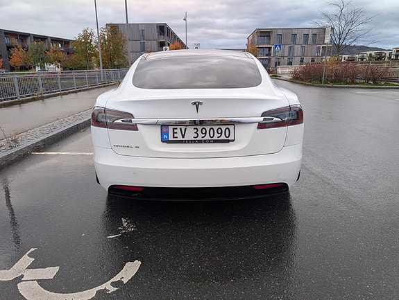 Tesla Model S 4 of 11