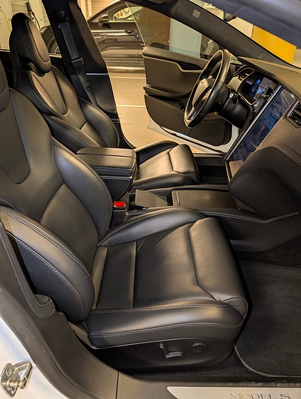 Tesla Model S 6 of 11
