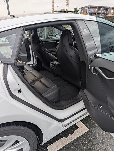 Tesla Model S 8 of 11