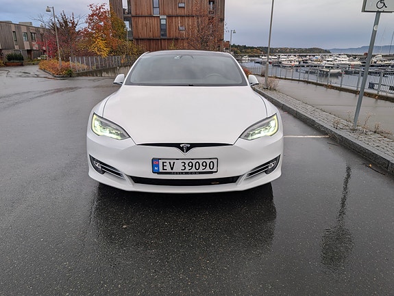 Tesla Model S 2 of 11