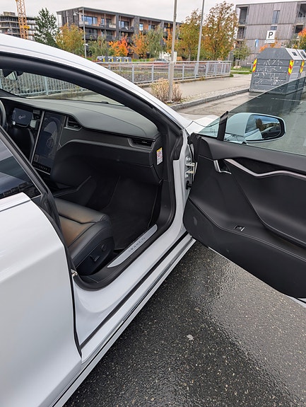 Tesla Model S 7 of 11