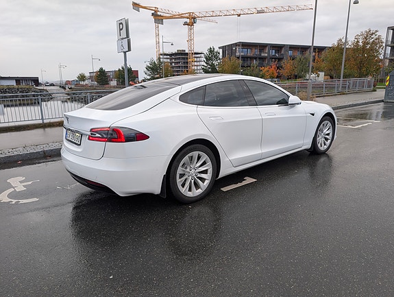 Tesla Model S 5 of 11