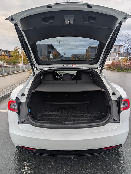 Tesla Model S 10 of 11