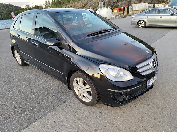 Mercedes-Benz B170 4 of 5