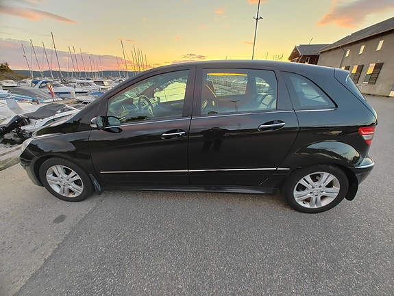 Mercedes-Benz B170 5 of 5
