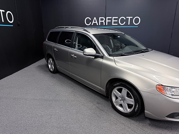 Volvo V70 3 of 5