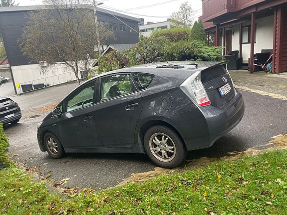 Toyota Prius 7 of 26