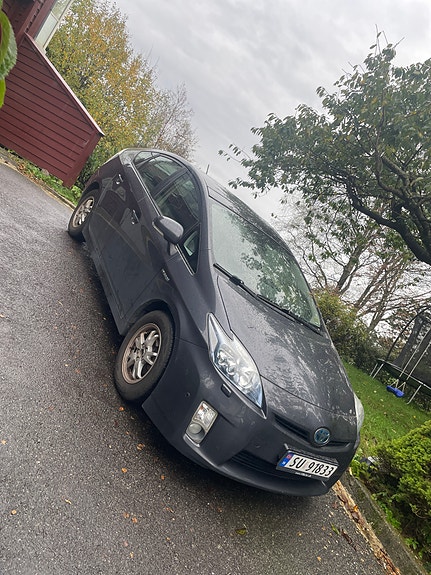 Toyota Prius 12 of 26