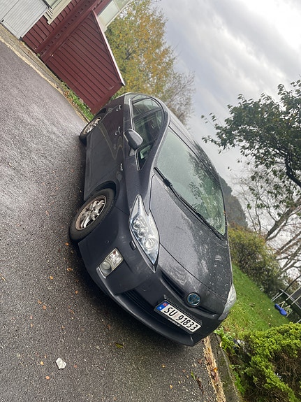 Toyota Prius 2 of 26