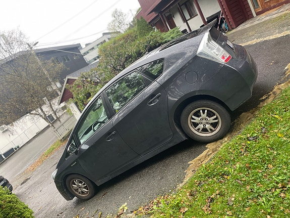 Toyota Prius 10 of 26