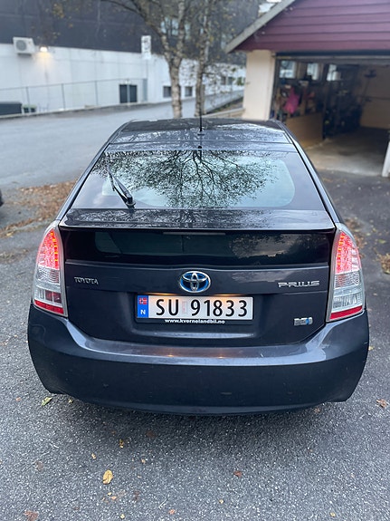 Toyota Prius 15 of 26