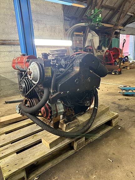 Volvo penta V8 båtmotor 5 of 13