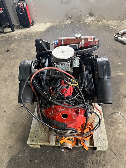 Volvo penta V8 båtmotor 2 of 13