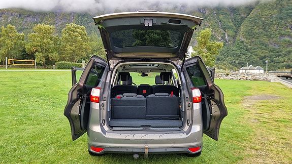Ford Grand C-MAX 27 of 30