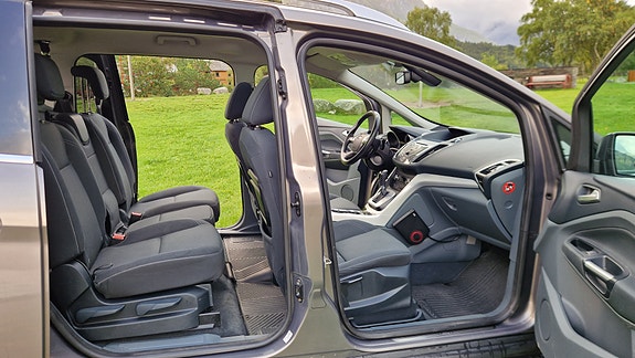 Ford Grand C-MAX 16 of 30